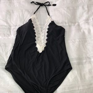 ☀️Sexy women’s one piece bathing suit. Size M 🩱
